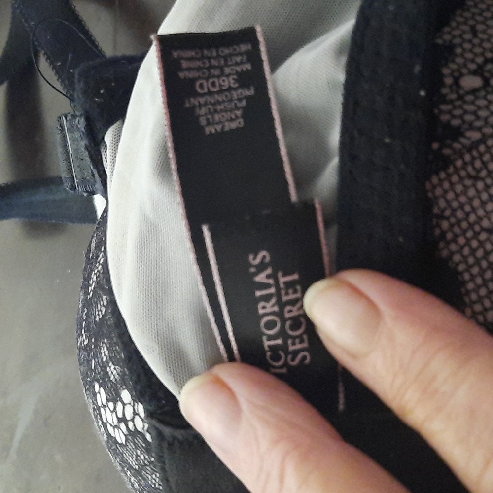 Victoria Secret Bra - Picture 3 of 4